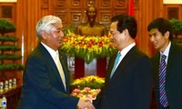 越南政府总理阮晋勇会见日本防卫大臣中谷元